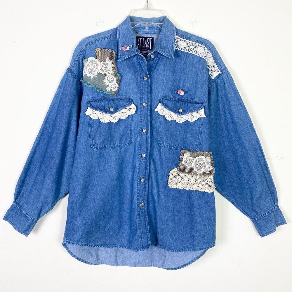 Vintage At Last Kitschy Denim Embellished Floral Lace Doily Patch Button Shirt L